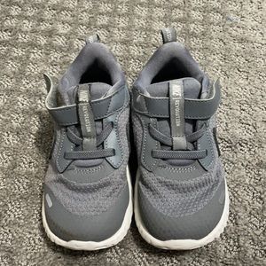 Nike Revolution Sneakers 10C